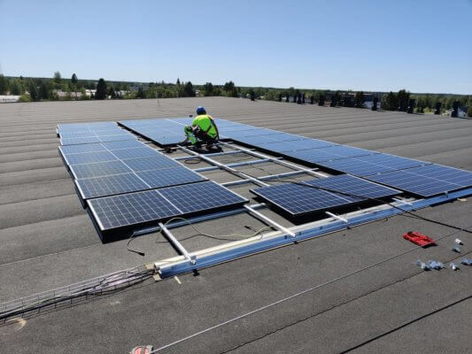 aurinkopaneeleiden kannattavuus mökille kotiin