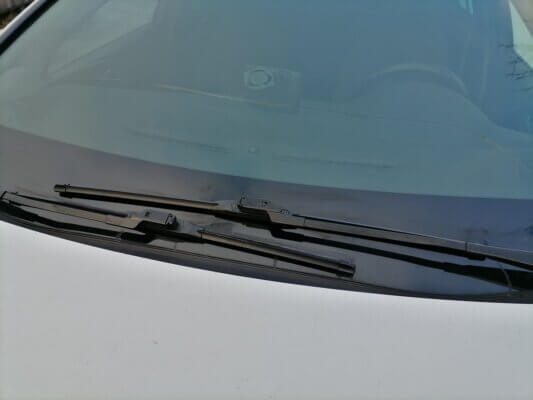 Halkeama tuulilasissa lasikasko